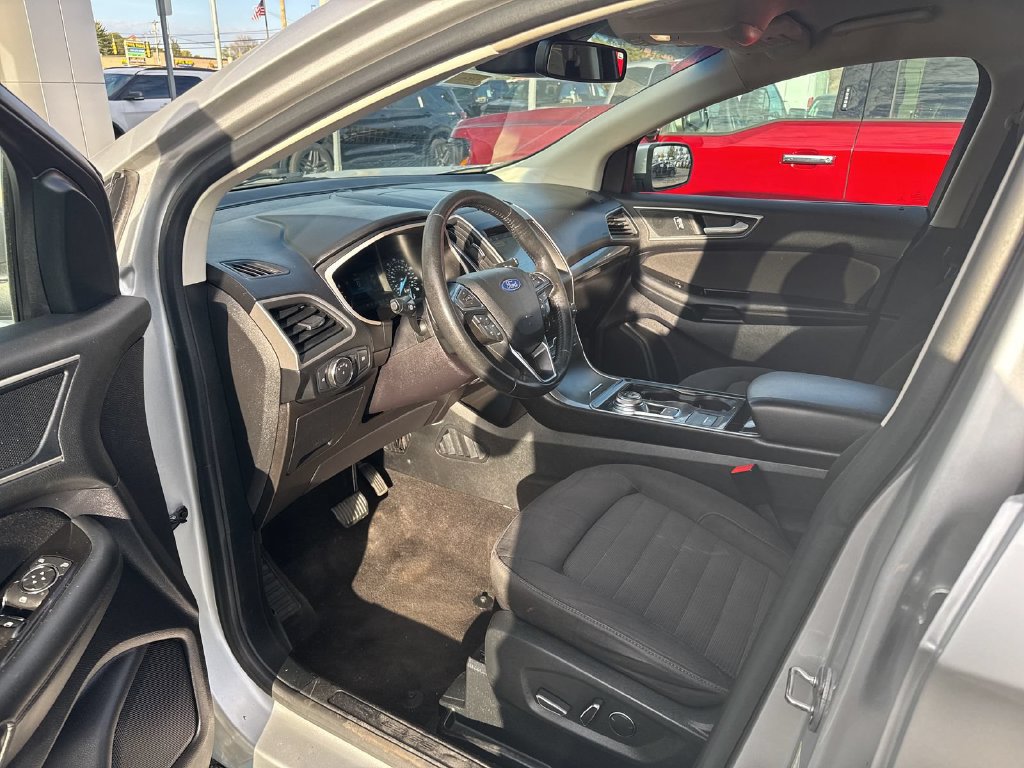 Used 2019 Ford Edge SEL AWD/4WD image 11