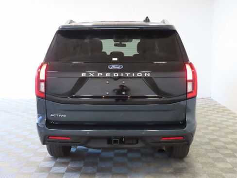 Used 2025 Ford Expedition Active RWD image 4