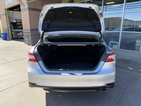 Used 2020 Toyota Camry XLE image 33