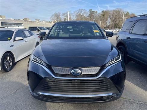 Used 2021 Toyota Venza Limited image 2