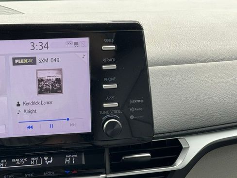 Used 2023 Toyota Sienna XLE image 39