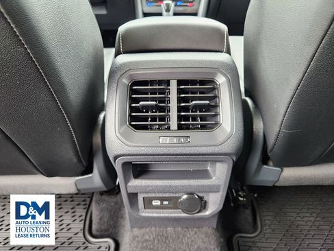 Used 2022 Volkswagen Tiguan SE FWD image 40