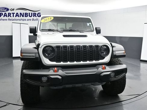 Used 2024 Jeep Gladiator Mojave w/ Technology Group AWD/4WD image 2