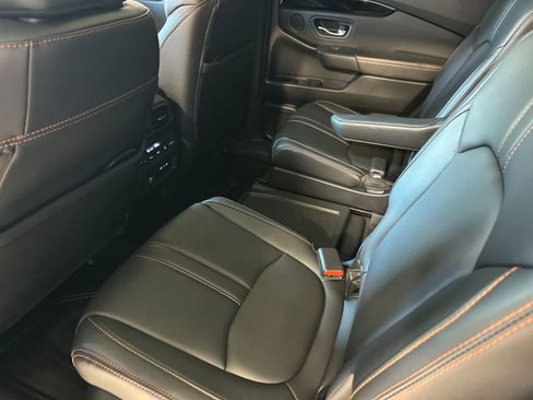 Used 2024 Honda Pilot TrailSport image 5