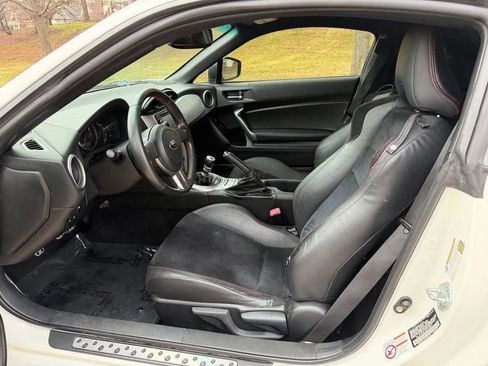 Used 2013 Subaru BRZ Limited w/ Popular Pkg 2C image 8