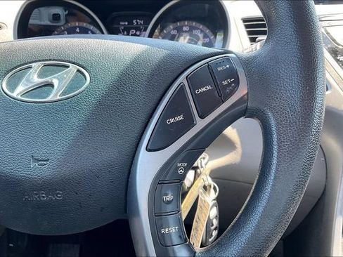 Used 2014 Hyundai Elantra SE FWD image 12