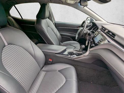 Used 2018 Toyota Camry SE image 18