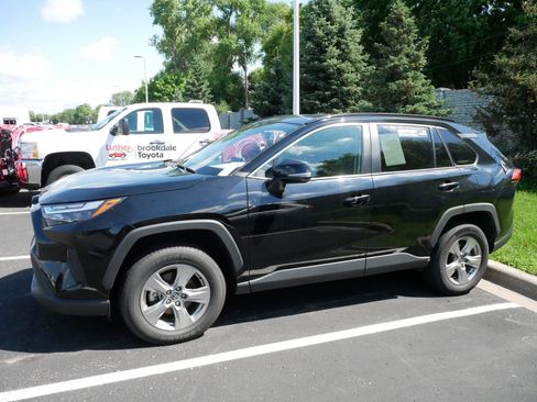 Used 2024 Toyota RAV4 XLE w/ Weather Package AWD/4WD image 4