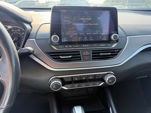 Used 2024 Nissan Altima 2.5 SR FWD image 12