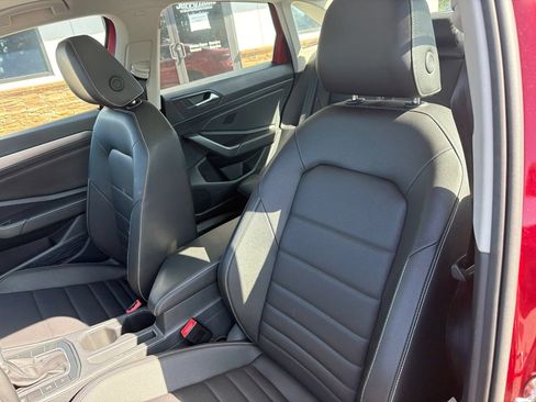 Used 2024 Volkswagen Jetta SE w/ Panoramic Sunroof Package FWD image 3