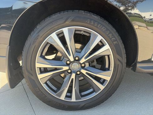 Used 2017 Nissan Pathfinder Platinum w/ Family Entertainment Package image 20