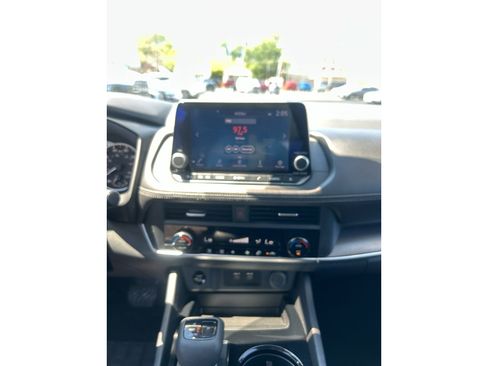 Used 2024 Nissan Rogue SV FWD image 14