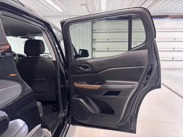 Used 2023 GMC Acadia SLE w/ Infotainment Package AWD/4WD image 8