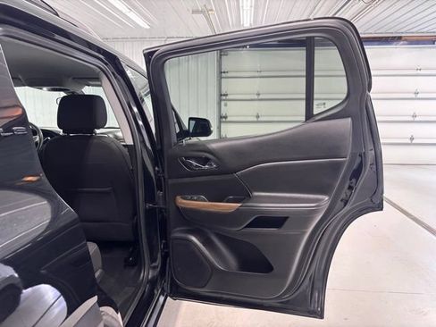 Used 2023 GMC Acadia SLE w/ Infotainment Package AWD/4WD image 8