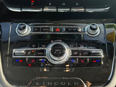 Certified 2022 Lincoln Corsair Standard AWD w/ Equipment Group 101A image 16