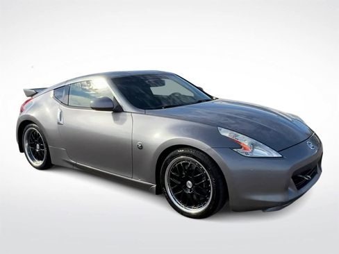 Used 2010 Nissan 370Z Touring w/ Sport Pkg image 2