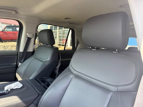 Used 2026 Ford Expedition Active AWD/4WD image 22