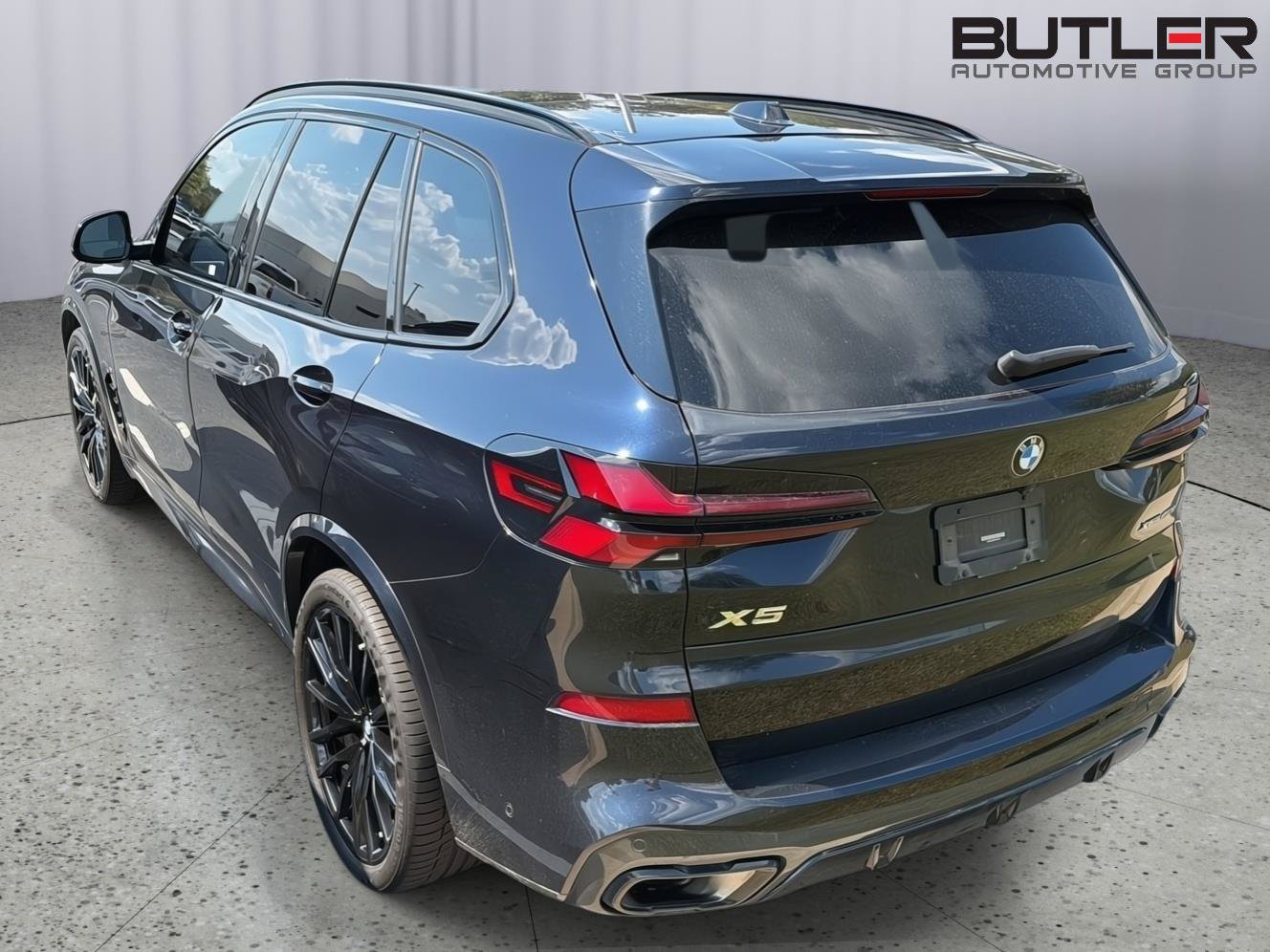 Used 2024 BMW X5 xDrive40i w/ M Sport Package AWD/4WD image 10