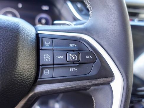 Used 2023 Jeep Grand Cherokee Limited image 14