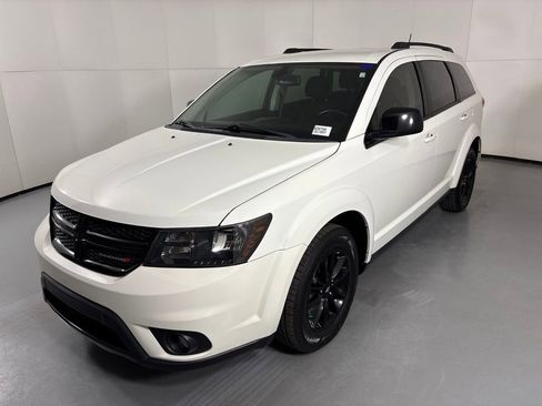 Used 2019 Dodge Journey SE w/ Connectivity Group FWD image 4