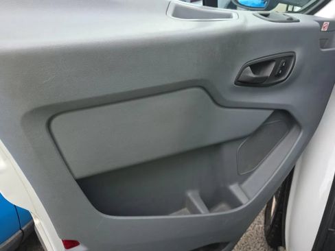 Used 2019 Ford Transit 250 148 Medium Roof RWD image 5