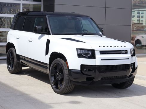 New 2026 Land Rover Defender 110 X-Dynamic SE image 3