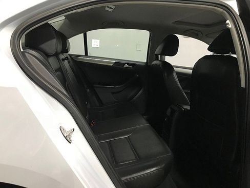 Used 2017 Volkswagen Jetta SE image 16