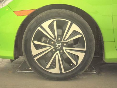 Used 2017 Honda Civic EX-T image 4