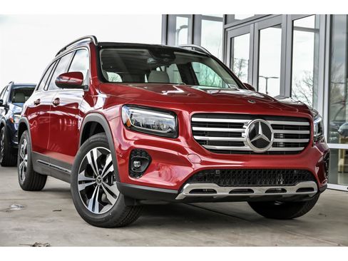 New 2026 Mercedes-Benz GLB 250 4MATIC image 1