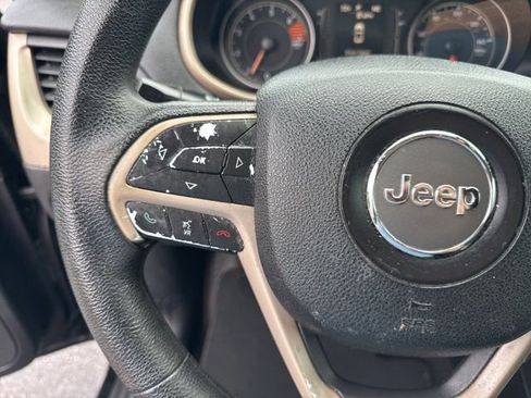 Used 2017 Jeep Cherokee Sport FWD image 20