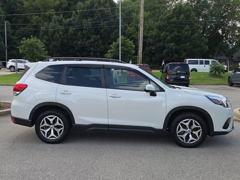 Used 2023 Subaru Forester Premium AWD/4WD image 2