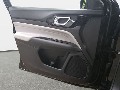 Certified 2022 Jeep Compass Limited image 25