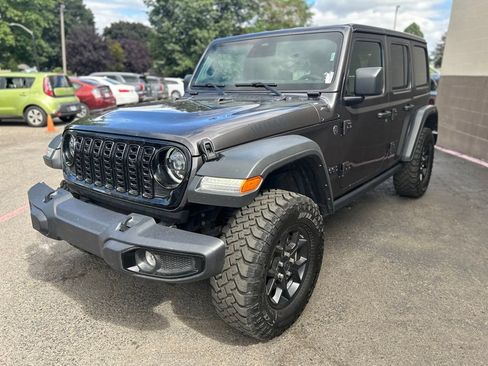 Used 2018 Jeep Wrangler Unlimited Rubicon w/ LED Lighting Group AWD/4WD image 12