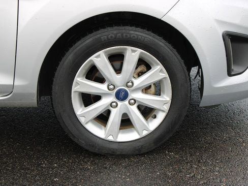 Used 2013 Ford Fiesta SE image 12