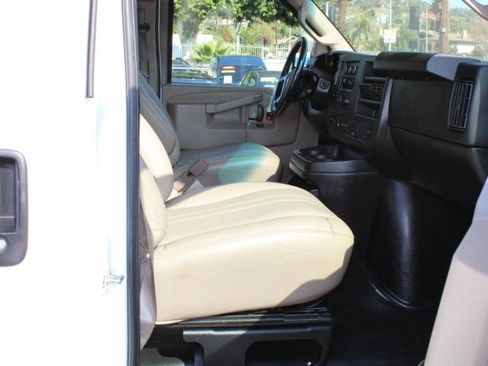 Used 2017 Chevrolet Express 2500 image 8