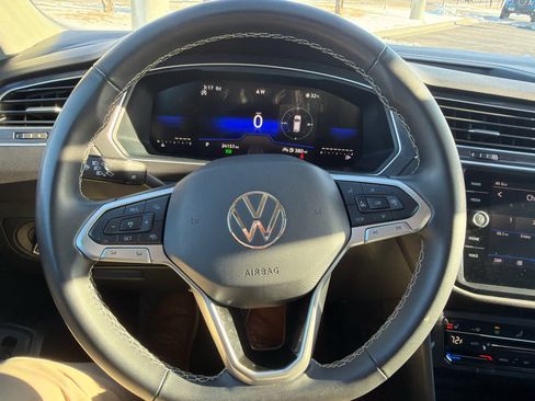 Used 2024 Volkswagen Tiguan SE image 31