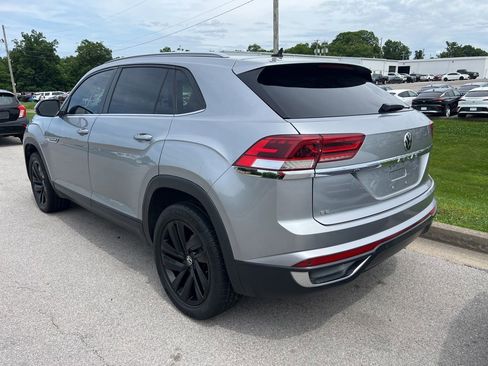 Used 2020 Volkswagen Atlas Cross Sport SE w/ Panoramic Sunroof Package FWD image 4
