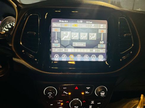 Used 2021 Jeep Compass Limited image 24