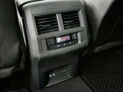 Used 2022 Volkswagen Atlas SE w/ Panoramic Sunroof Package FWD image 4