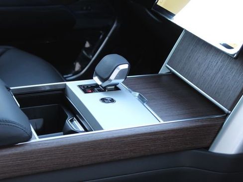 New 2026 Land Rover Range Rover Long Wheelbase SE image 23