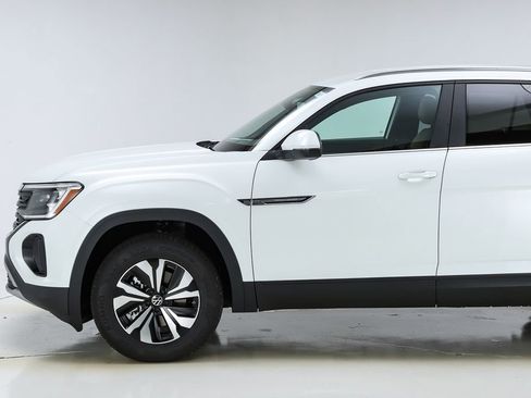 New 2026 Volkswagen Atlas Cross Sport SE image 3