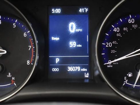 Used 2022 Toyota C-HR XLE image 26