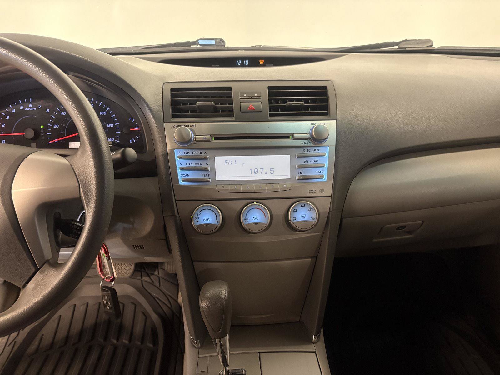 Used 2011 Toyota Camry LE FWD image 26