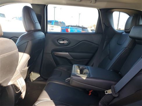 Used 2022 Jeep Cherokee Latitude Lux w/ Sun & Sound Group image 32