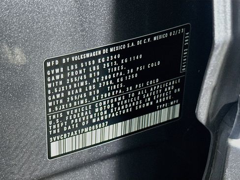 Used 2023 Volkswagen Tiguan SE R-Line FWD image 12