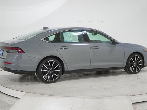 Used 2024 Honda Accord Touring image 11