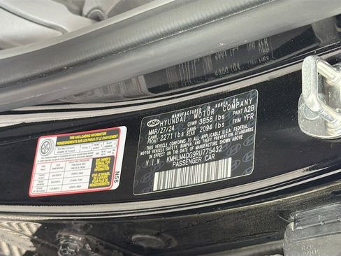 Used 2024 Hyundai Elantra SEL image 31