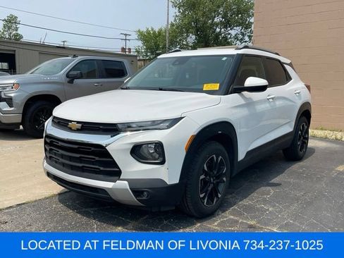 Used 2022 Chevrolet TrailBlazer LT w/ Convenience Package FWD image 1