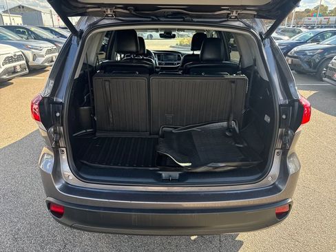 Used 2019 Toyota Highlander SE image 8