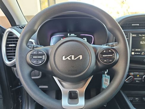 Used 2025 Kia Soul LX w/ LX Technology Package FWD image 19